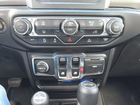 Used 2021 Jeep Wrangler Sport AWD/4WD image 14