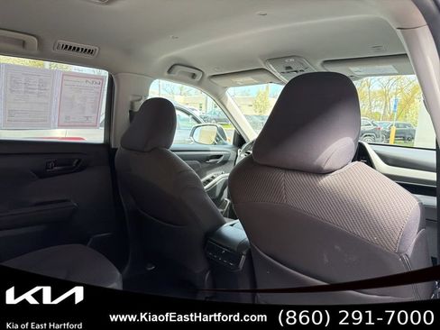 Used 2024 Toyota Highlander LE AWD/4WD image 14
