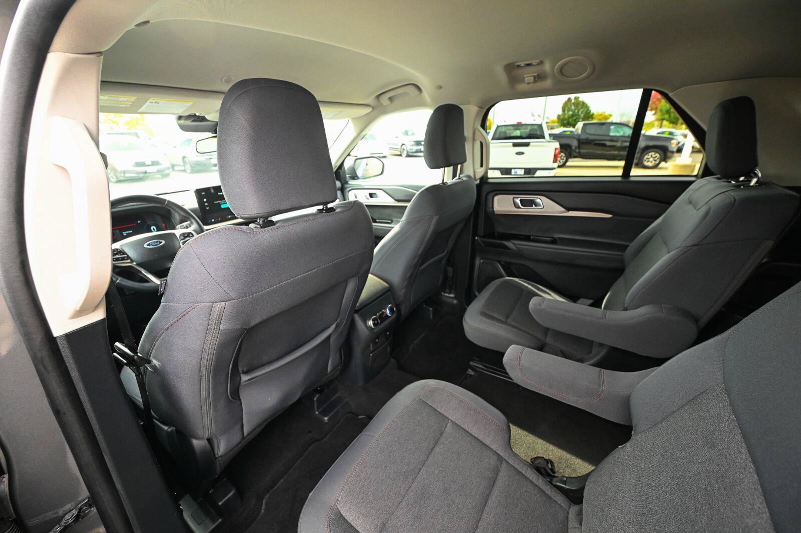 Used 2025 Ford Explorer Active AWD/4WD image 23