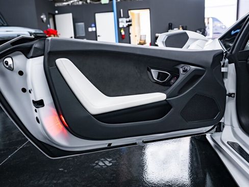 Used 2016 Lamborghini Huracan LP 610-4 image 6