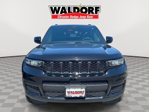 Used 2023 Jeep Grand Cherokee L Laredo AWD/4WD image 2