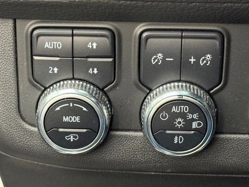 Used 2022 GMC Yukon Denali w/ Advanced Technology Package image 43