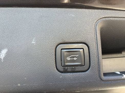Used 2019 GMC Terrain SLT w/ Preferred Package FWD image 17