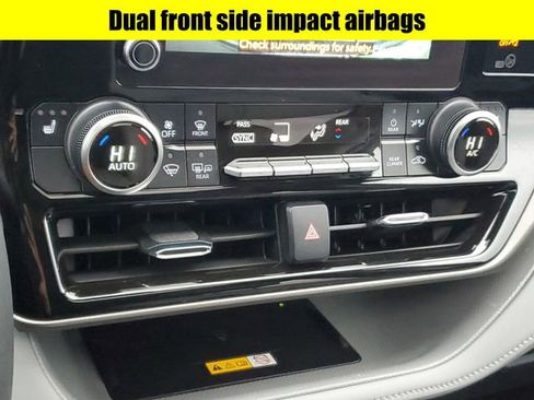 Used 2024 Toyota Highlander XLE image 19