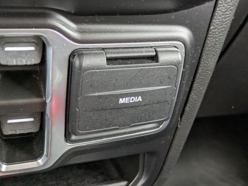 Used 2022 Jeep Gladiator Willys image 26