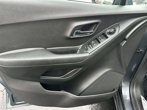 Used 2016 Chevrolet Trax LT w/ LT Convenience Package image 20