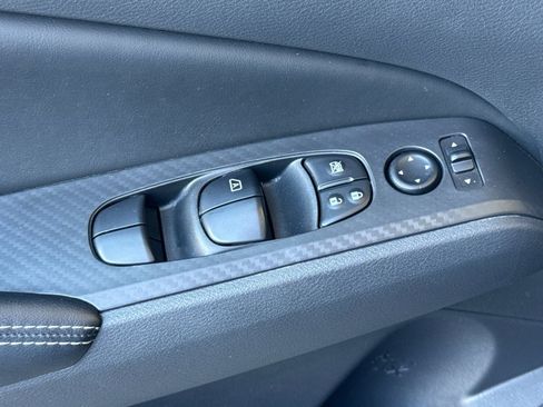 Used 2025 Nissan Altima 2.5 SV FWD image 14