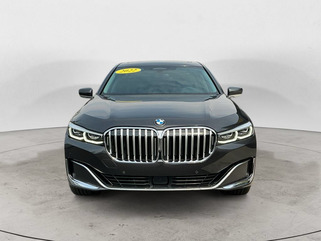 Used 2022 BMW 750i xDrive w/ Luxury Rear Seating Package AWD/4WD image 2