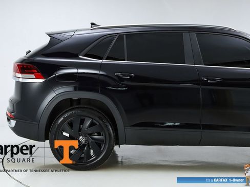 Used 2025 Volkswagen Atlas Cross Sport SE w/ Panoramic Sunroof Package image 11