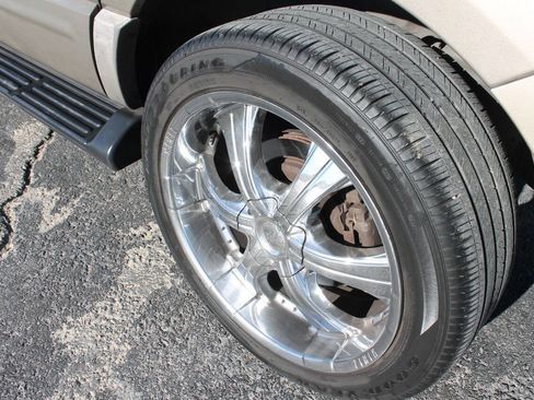 Used 2003 Ford Expedition XLT image 15