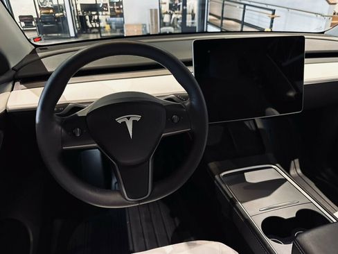 Used 2023 Tesla Model Y AWD image 12