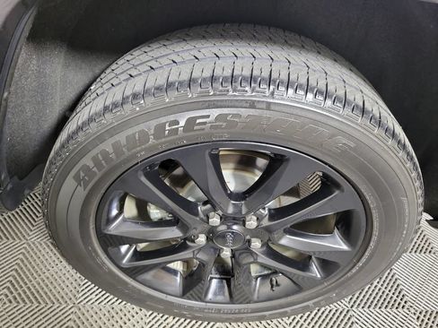 Used 2018 Jeep Grand Cherokee Altitude AWD/4WD image 9