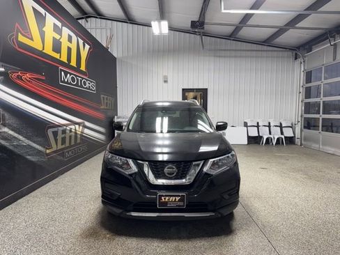 Used 2019 Nissan Rogue SV image 16