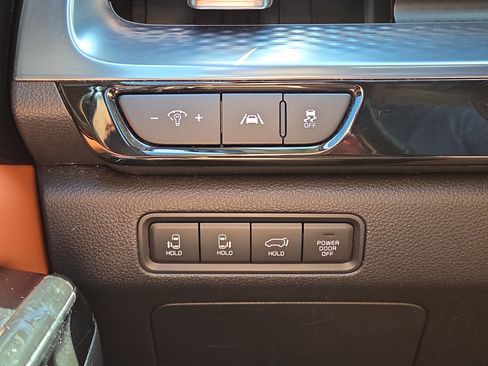 Used 2023 Kia Carnival SX Prestige FWD image 21