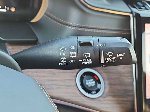 Used 2022 Jeep Grand Cherokee Summit w/ Luxury Tech Group V image 27