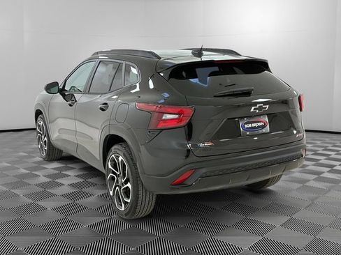 Certified 2025 Chevrolet Trax RS w/ Sunroof Package FWD image 3
