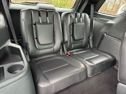 Used 2019 Ford Explorer XLT w/ Equipment Group 202A image 18