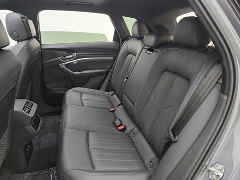 Used 2023 Audi e-tron Premium Plus w/ Premium Plus Package image 15