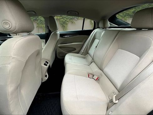 Used 2018 Buick Regal Preferred FWD image 21