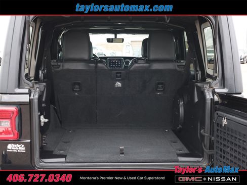 Used 2018 Jeep Wrangler Unlimited Sahara w/ Uconnect 4C Nav & Sound Group AWD/4WD image 31