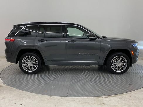 Used 2022 Jeep Grand Cherokee Summit image 7