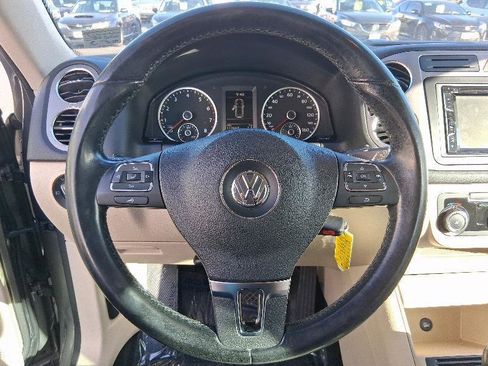 Used 2011 Volkswagen Tiguan S image 29