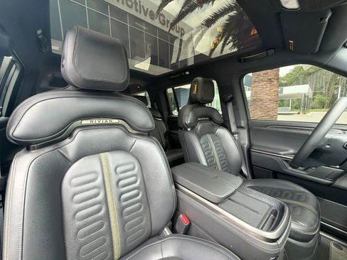 Used 2025 Rivian R1S Adventure AWD/4WD image 27
