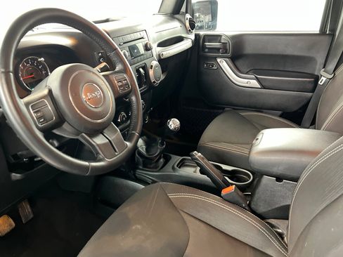 Used 2016 Jeep Wrangler Unlimited Rubicon w/ Max Tow Package AWD/4WD image 15