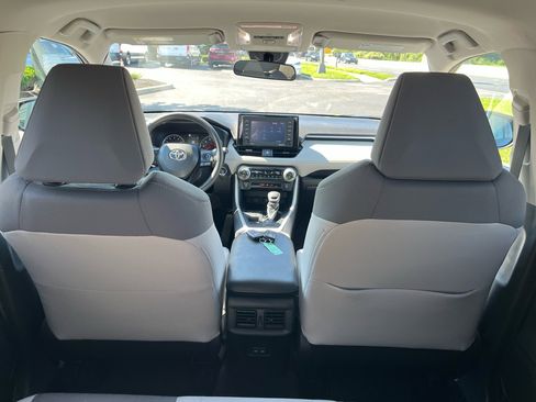 Used 2022 Toyota RAV4 XLE w/ Carpet Mat Package (TMS) image 37