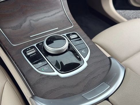 Used 2019 Mercedes-Benz GLC 300 4MATIC image 17