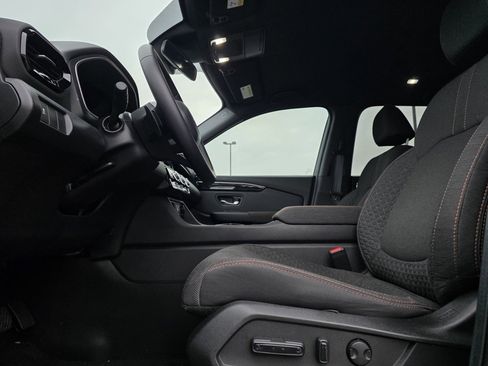 Used 2025 Honda Pilot Sport image 11