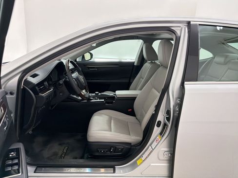 Used 2016 Lexus ES 350 w/ Premium Package w/Wood Trim FWD image 5