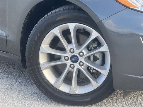 Certified 2020 Ford Fusion SE image 32