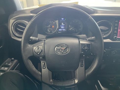 Used 2020 Toyota Tacoma TRD Sport w/ Technology Package image 19