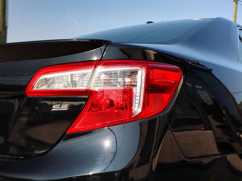 Used 2014 Toyota Camry SE w/ Moonroof Package FWD image 17