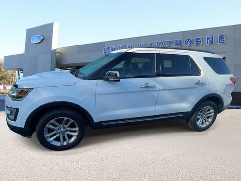 Used 2017 Ford Explorer XLT FWD image 4