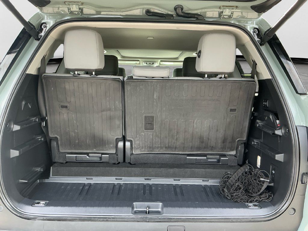 Used 2024 Toyota Sequoia Limited w/ Tow Technology Package AWD/4WD image 17