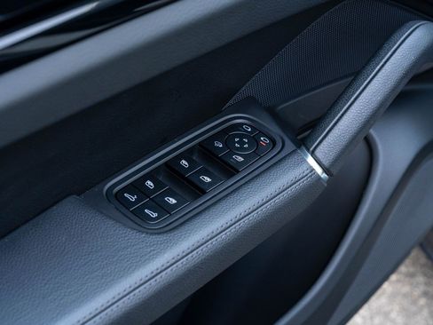 Certified 2023 Porsche Cayenne Platinum Edition AWD/4WD image 22