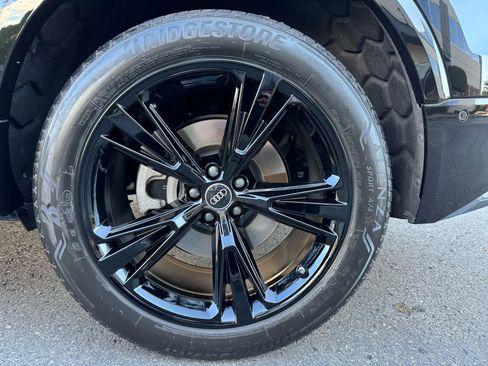 Used 2022 Audi Q8 Premium Plus w/ Premium Plus Package image 20