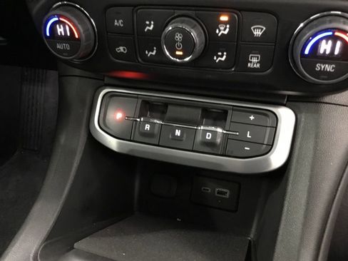 Used 2023 GMC Acadia SLE w/ Driver Convenience Package image 29