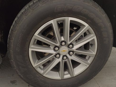 Used 2023 Chevrolet Traverse LT FWD image 31
