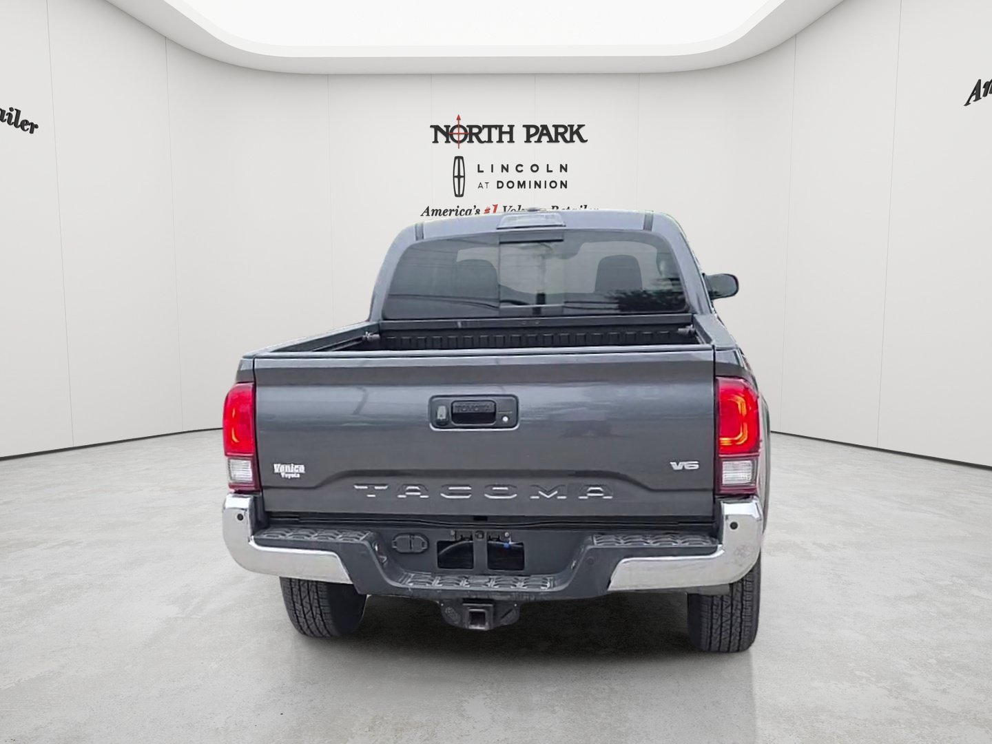 Used 2021 Toyota Tacoma SR5 RWD image 4