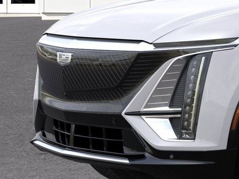 New 2025 Cadillac Lyriq Luxury w/ Nappa Leather Package RWD image 13