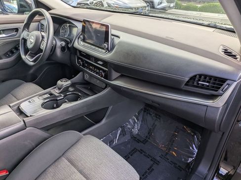 Used 2023 Nissan Rogue SV image 31
