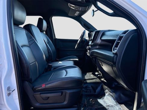 Used 2024 RAM 2500 Tradesman w/ Chrome Appearance Group image 27