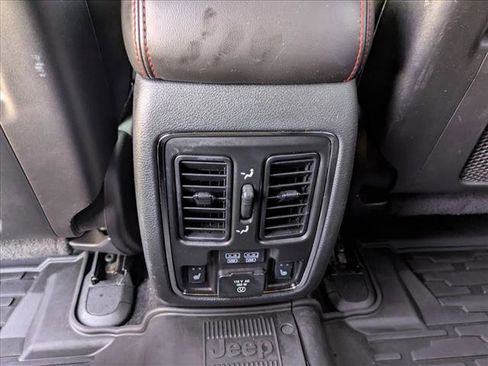 Used 2020 Jeep Grand Cherokee Trailhawk AWD/4WD image 17