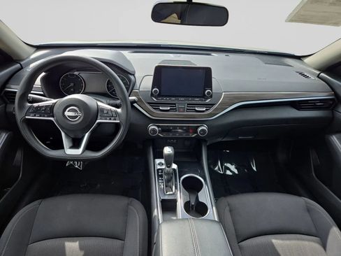 Used 2024 Nissan Altima 2.5 SV FWD image 15