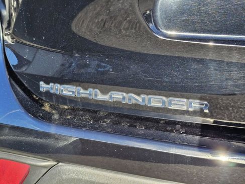 Used 2023 Toyota Highlander XLE image 10