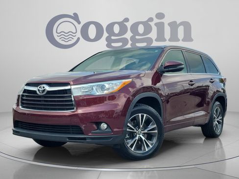 Used 2016 Toyota Highlander XLE FWD image 1