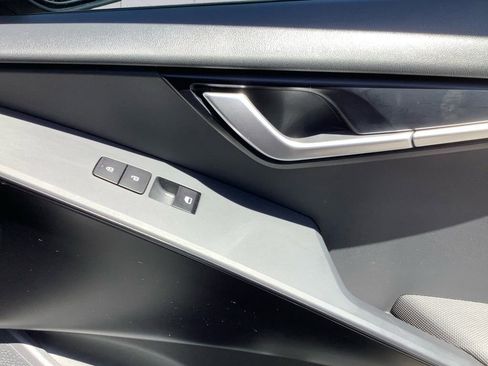 Used 2025 Kia Niro LX FWD image 15